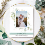 Elegant Photo Greenery Bröllop, Grönt Tack Kort<br><div class="desc">Tack vare fotot i eleganten bröllop har du ett platt kort med en vattenfärgsgrej som visar din bild. Grönt rand visar tack för ditt budskap. Tillbaka med ett vackert grönt monogram med par initialer. Möjlighet att ta emot kort med ett eget utskrivet meddelande på baksidan eller att radera vårt meddelande...</div>