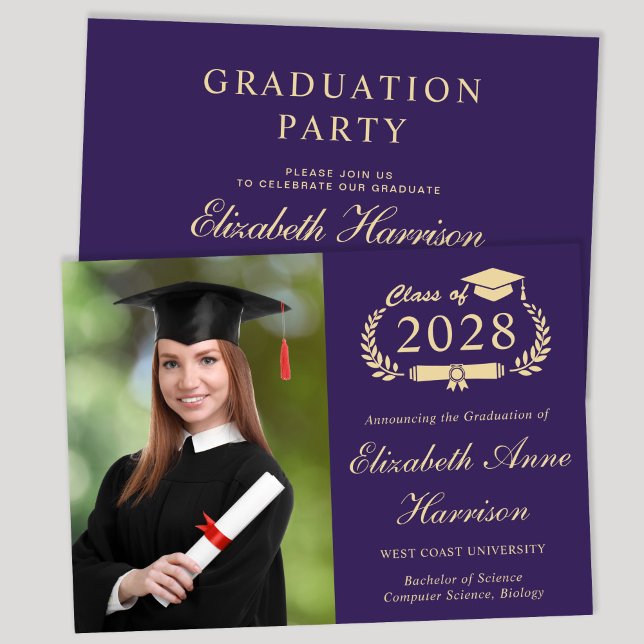 Elegant Photo Lila College Graduation Party Inbjudningar (An elegant college graduation party invitation to celebrate the graduate's achievements)