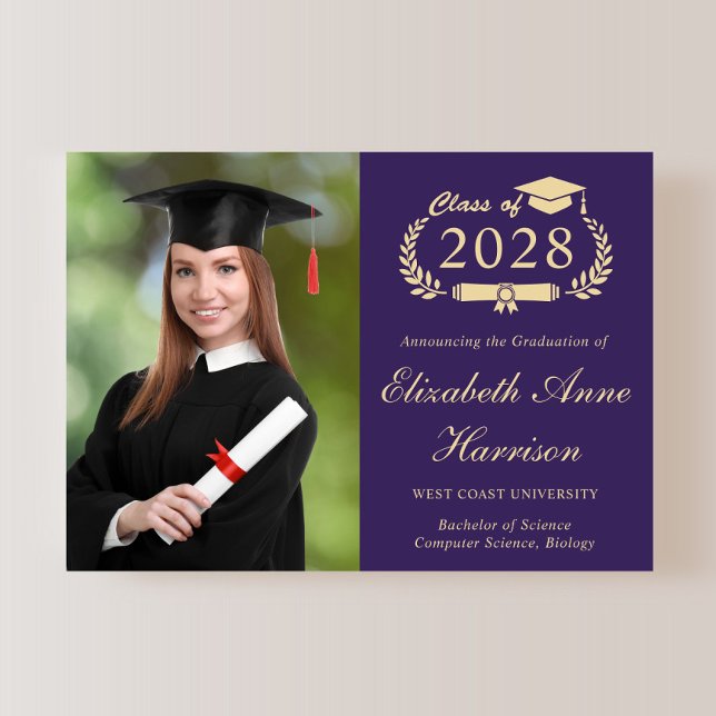 Elegant Photo Lila Guld College Graduation Meddelande (An elegant college graduation announcement to celebrate the graduate's achievements)
