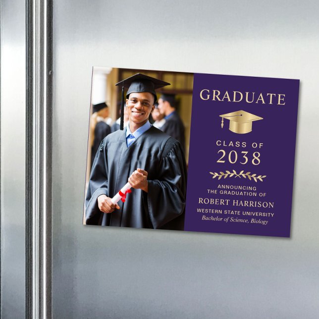 Elegant Photo Lila Guld Studenten meddelande om (An elegant college graduation announcement magnet to celebrate the graduate's achievements)