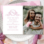 Elegant Photo Mauve Rosa Monogram Bröllop Spara Datumet<br><div class="desc">Meddela ditt bröllop-datum med det här slående bröllop spara datum-kortet som innehåller två avsnitt framtill, med den lämnat botaniska monogrammet hand plockade elegant och elegant framhäver par initialer i stora rosor med information om datum och plats för namn och bröllop och till högerna med ett avsnitt för ditt fotografi. Tillbaka...</div>