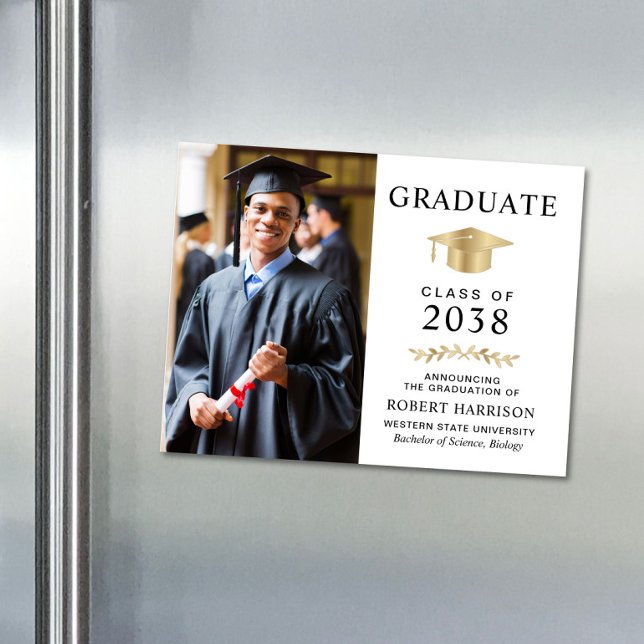 Elegant Photo White Guld Studenten meddelande (An elegant college graduation announcement magnet to celebrate the graduate's achievements)