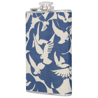 Elegant Pigeons in White and Blue Fickplunta