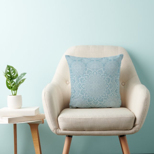 Elegant platt isblå mandala kudde (Stol)