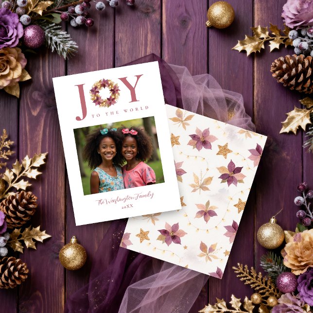 Elegant Plum Glitter Poinsettias Christmas Wreath Julkort (Elegant Plum Glitter Poinsettias Christmas Wreath Photo Family Holidays Cards with Joy to the World.)