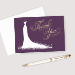 Elegant Plum och Guld Bröllop Möhippa Gown Tack Kort<br><div class="desc">Elegant-möhippa eller bröllop "Tack"-anteckningskort för den snyggt som ska visas har ett ornerat calligraphy-skriptteckensnitt och en blommande bröllop-gryga. Rullans blomning,  blommor och fjäril-detaljer visar den eteriska klänningen. Minnat kortformat innehåller utrymme på insidan för ett handskrivet meddelande. I Design färg ingår plommon/äggplants lila,  champagne guld och vitt.</div>