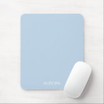 Elegant Powder Blue Personlig Namn - Musmatta<br><div class="desc">Uppgradera arbetsytan med den här eleganta och snyggt-muspekaren med en lukratblått bakgrund och ditt eget namn i ren, modern typografi. Perfekt för både hemmet och användan på kontoret. Den här personligens talesman ger ditt skrivbord en smula elegans och individualitet. En tänksam och funktionell gåva till studenter, professioneller eller någon som...</div>