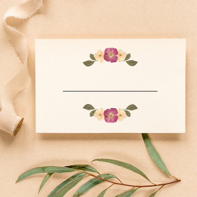 Elegant Pressed Wildblommor Boho Garden Wedding Placeringskort (Skapare uppladdad)
