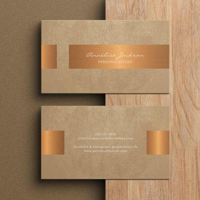 Elegant professionell falsk guld metallisk beige visitkort (Skapare uppladdad)