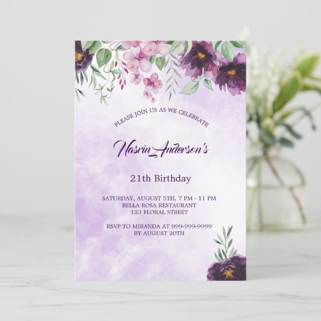 Elegant Purple Floral Birthday Invitation Inbjudningar (Stående Fram)