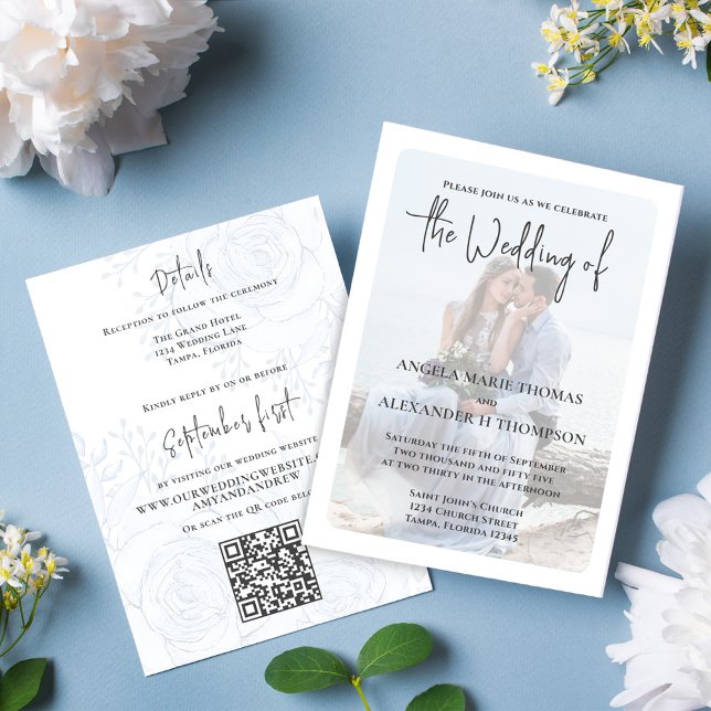Elegant QR-OSA Fotoblå Blommigt enkel Inbjudningar (Simple elegant Photo wedding invitation with a QR code for rsvp, template. )