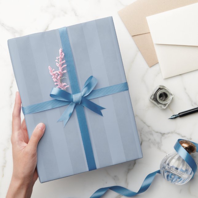 Elegant randig flammig ljus stålblå presentpapper (Gåvor)