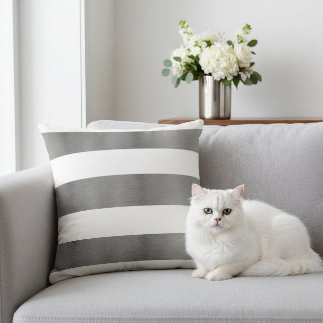 Elegant Randig vit och Faux Metallic Silver Kudde (Decorative white and silver gray throw pillow.)