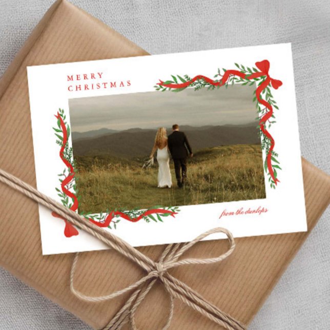Elegant Red Bow med Greenery Photo jul Julkort (Elegant painted red bows with greenery photo Christmas holiday cards.)