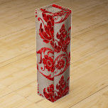 Elegant Red Guld Faux Velvet Damask Presentask För Vinflaska<br><div class="desc">Den vackra rödsammetsdammen på en mörk faux guld-bakgrund gör den här söt presentsäcken så mycket elegant för vilken tillfälle som helst.</div>