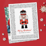 Elegant Red jul Nutcracker Julkort<br><div class="desc">En elegant julnötskal visas på det här helgdag. En söt jul hälsning för din familj och dina vänner. Anpassa med ditt foto och namn. Designad av Blackberry Boulevard.</div>