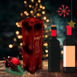 Elegant RED-Presentask för Vinflaska Presentask För Vinflaska<br><div class="desc">Tittar du något speciellt för att stänga vin till jul? Titta bara på vår vackra, röda, burgundiska presentlåda med gyllene grafik. Den här presentlådan för elegant och snyggt är perfekt för den kommande helgdag och kommer att ge vin en lektion. Du kan anpassa "God jul" ovanpå och ändra året längst...</div>