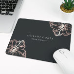 Elegant Ro Guld Hibiscus Flower Musmatta<br><div class="desc">Öarnas munstycke för personlig för ditt företag eller hemkontor har två linjer anpassningsbar text i klassisk vit text,  på en mjuk svart bakgrund med två tropiska hibiscus-blommor i folie från ro guld för att få ett glam utseende på stranden.</div>
