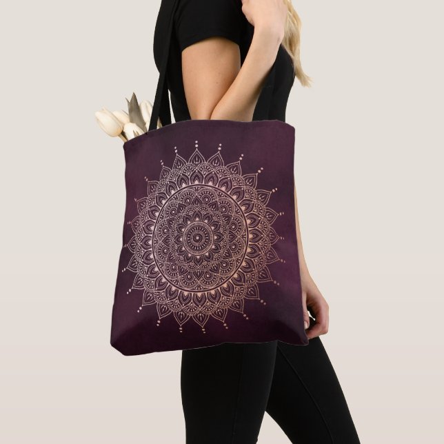 Elegant Ro Guld om Burgundy Blommigt Henna Mandala Tygkasse (Närbild)