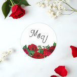 Elegant Ro Monogram Personlig Classic i Bröllop Runt Klistermärke<br><div class="desc">Un toque final con estilo (med stil). Den här elegantens monogramdekal från Modern y Brillante-samlingen (Modern Glam) lägger till en enkel men slående detalj i bröllop-kuvert, favoriter eller förpackning. Med fet röd blommigt och anpassade initialer är det perfekten som avslutar touch para una firación llena de kärlek y sjuk ño...</div>