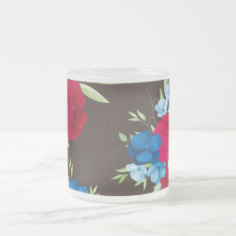 Elegant röd-blå blommönster på mörkbrun frostad glasmugg