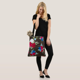 Elegant röd-blå blommönster på mörkbrun tygkasse