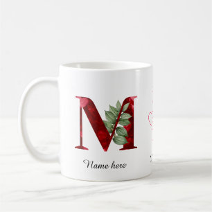 Elegant röd hjärtformad blommig bokstav M kaffekop Kaffemugg