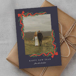 Elegant röd slinga med grönska Foto Nyår Julkort