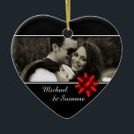 Elegant Romantic Anpassningsbar Photo Red Ribbon Julgransprydnad Keramik<br><div class="desc">Klassisk svart och vit hjärtformad akryl-julprydnad som ska anpassas med ditt eget foto och text på framsidan och texten på baksidan.</div>