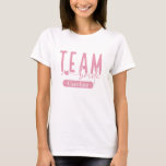 Elegant Rosa Anpassade Team Bride Squad Tee<br><div class="desc">Fira den brud som ska vara i stil med vår underskattade och ändå chic t-shirt-design. Den här elegant rosan innehåller en blandning av fetstilt brev och flytande skript, accentuerat med en känslig hjärtedetalj och ren understrykning. Perfekt för möhippor, möhippor eller bröllop-beredningar. Den här sofistikerade utformningen erbjuder ett mer raffinerat alternativ...</div>
