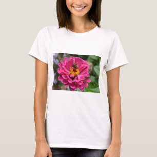 Elegant rosa blommigt blomma honungsbin av daisyn t shirt