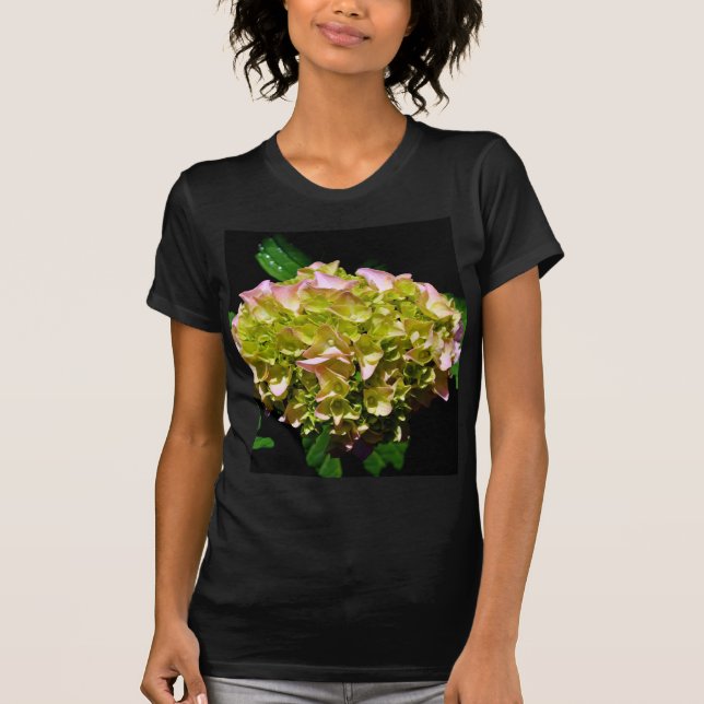 Elegant rosa blommigt för mjuk grönt  t-shirt (Framsida)