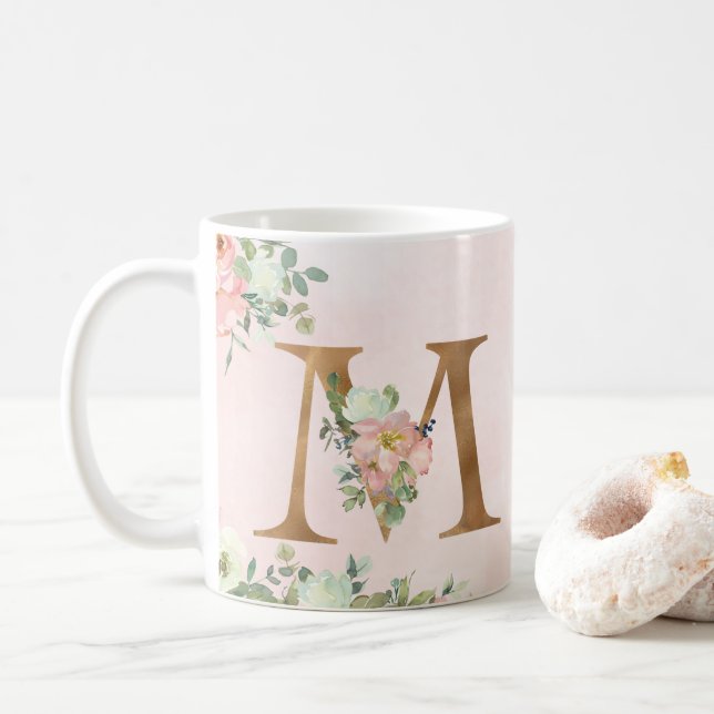 Elegant Rosa Blommigt Monogram M Kaffe Mugg (Med munk)