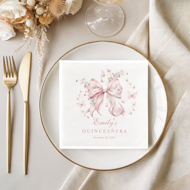 Elegant Rosa Bow Pearls Quinceanera Birthday Pappersservett (Coquette Pink Bow and Pearls with wilflowers and butterflies Quinceanera Birthday Napkin)