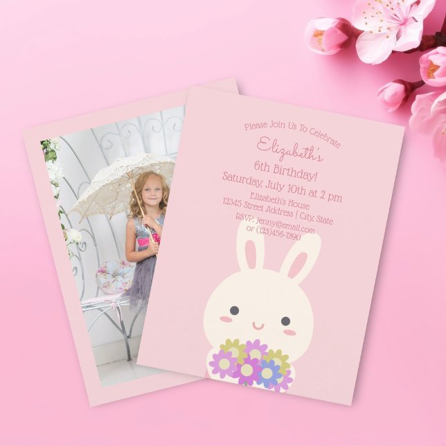 Elegant Rosa Bunny and Flowers Girl Birthday Photo Inbjudningar (Skapare uppladdad)