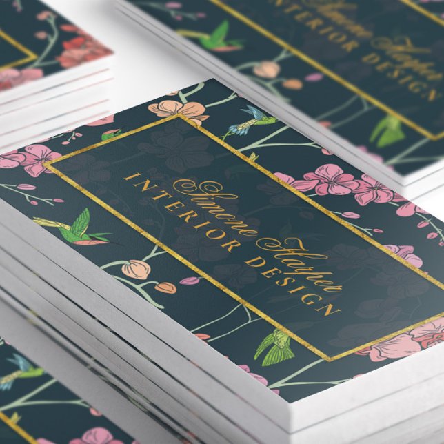 Elegant Rosa Flowers and Birds on Mörk blått Visitkort (Close-up Stacked Elegant Pink Flowers and Birds on Dark Blue Business Cards-Front)