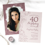 Elegant  Rosa Foto 40:e födelsedag Party Inbjudningar<br><div class="desc">Elegant  Rosa Mauve Photo 40:e födelsedagsinbjudan. Minimalistisk modern design med botaniska konturaccenter för teckning och typsnitt för typgrafiska skript. Enkel inbjudan-kortsperfekt för trendig för en snyggt kvinna på dagen firande. Kan anpassas till vilken ålder som helst. Skrivna Zazzle-inbjudningar eller digital utskrivbar mall för omedelbar nedladdning.</div>