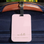 Elegant rosa guld kalligrafiskrift monogramnamn bagagebricka<br><div class="desc">Modern Elegant Chic Guld Monogram Namn Signatur Skript Anpassad Personlig Rosa Resväskemärke. Denna känsliga design med anpassat namn i en kursiv handskriven svans typsnitt kalligrafi (eller typografi) och fullständigt namn i guld på rosa eller babyrosa färg bakgrund. Dessa är lätta att anpassa. Stilsäker kvinnlig present för bröllop, bröllopsfest, 16-årsdag, examen...</div>