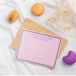 Elegant Rosa Lila som skickats med Kärlek & Hugs Anteckningskort<br><div class="desc">Personlig anteckningskort i rosa med mörk lila ramar. Skickat med kärlek & hugs från skrivbordet skrivs överst i ett söt skript,  med ditt namn i elegant brev under.</div>