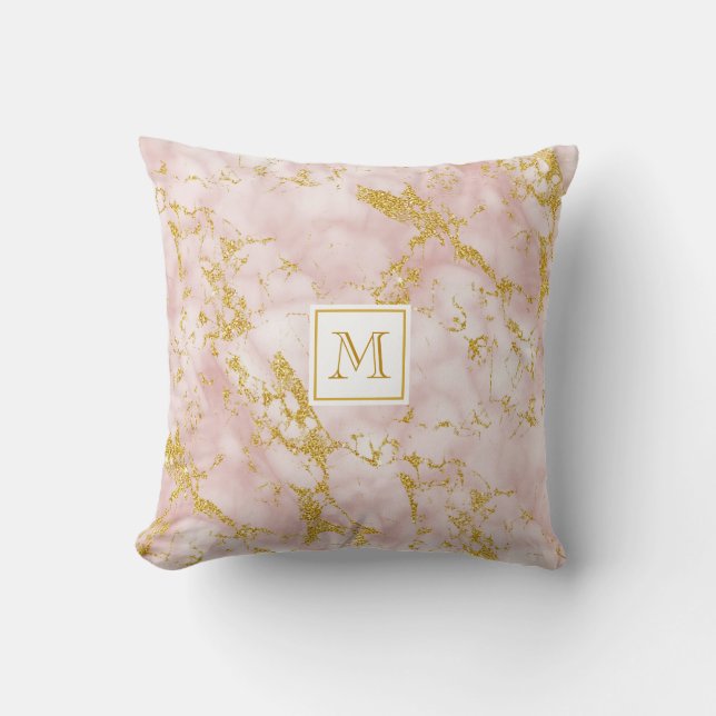 Elegant Rosa Marble Monogram Faux Guld Glitter Kudde (Framsida)
