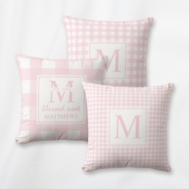 Elegant  Rosa Monogram Classic Gingham Kudde (Classic pink and white Gingham pattern pillow with elegant custom monogram. Stylish farmhouse decor.)