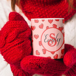 Elegant rosa och mönster i rött hjärta i monogramm kaffemugg
