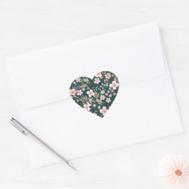 Elegant rosa och vit blomsterdesign hjärtformat klistermärke
