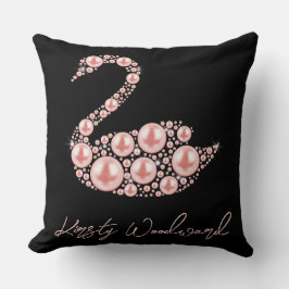 Elegant Rosa Pearl Svan på svart bakgrund Kudde