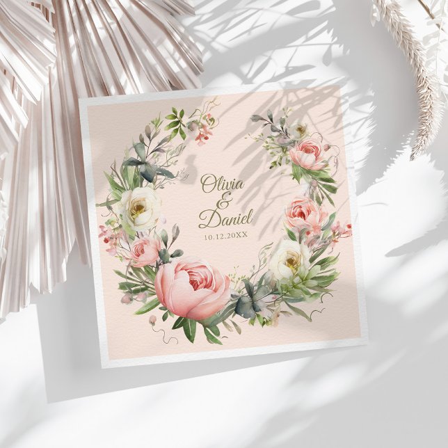 Elegant Rosa & Persika Pion Bröllopsservett Pappersservett (Elegant Blush & Peach Peony Wedding Napkin on a sunny table with botanical decor)