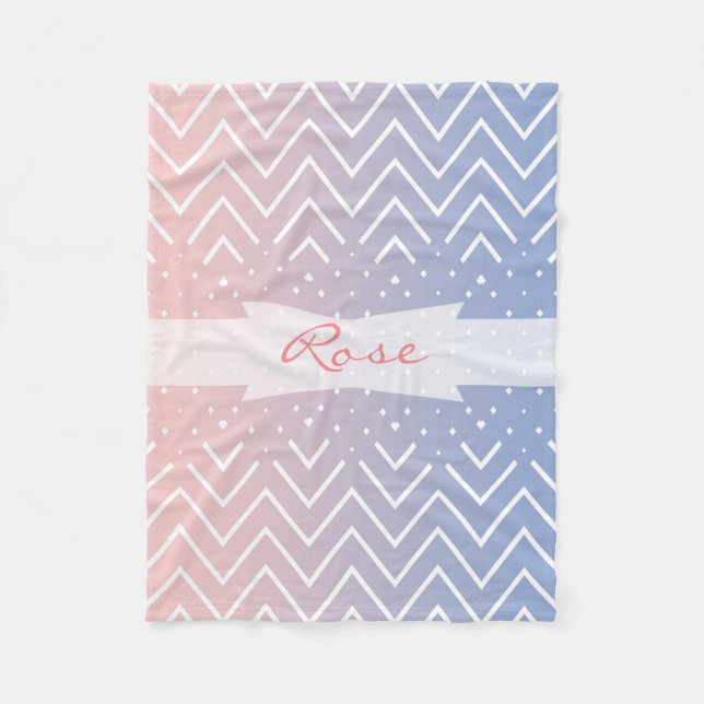 Elegant Rosa ros kvartz Blue pastel Chevron Namn Fleecefilt (Framsidan)