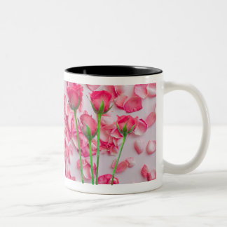 Elegant Rosa Rosblad Blommig Mugg Design