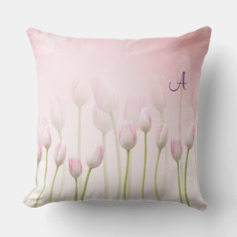 Elegant Rosa Tulips Vår Vibe Monogram Pillow Kudde