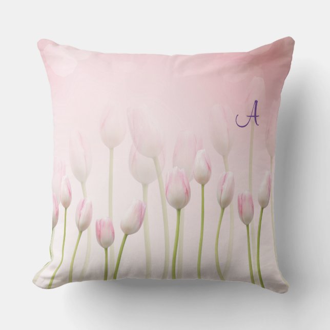 Elegant Rosa Tulips Vår Vibe Monogram Pillow Kudde (Framsida)
