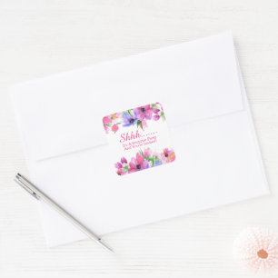 Elegant Rosa Watercolor Blommigt Surprise Party Sq Fyrkantigt Klistermärke